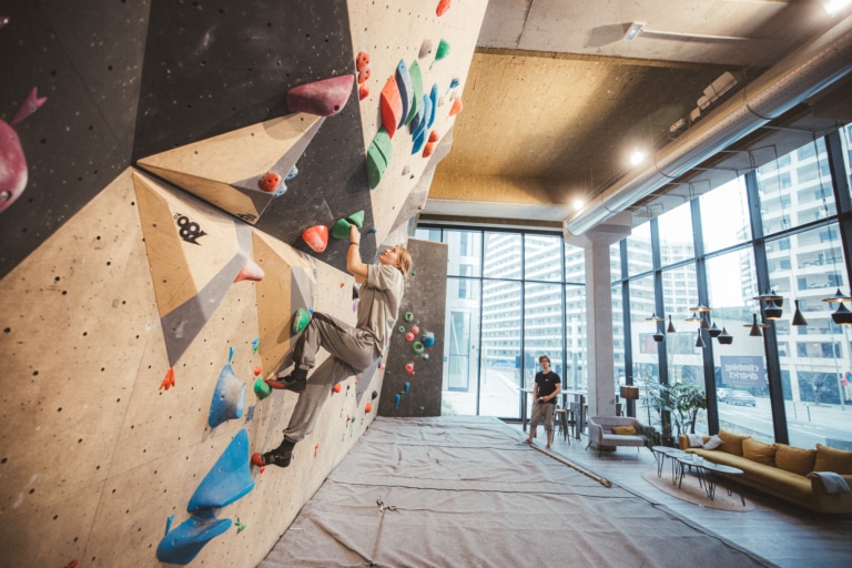 Climbing District - Salle d'escalade à Paris - Batignolles ©Arthur Delicque
