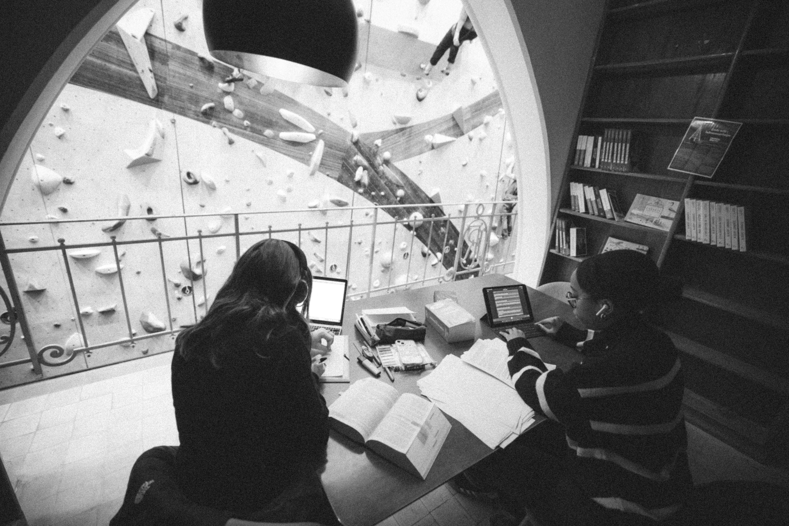 Coworking Climbing District - Salle d'escalade à Paris - Saint-Lazare©Arthur Delicque